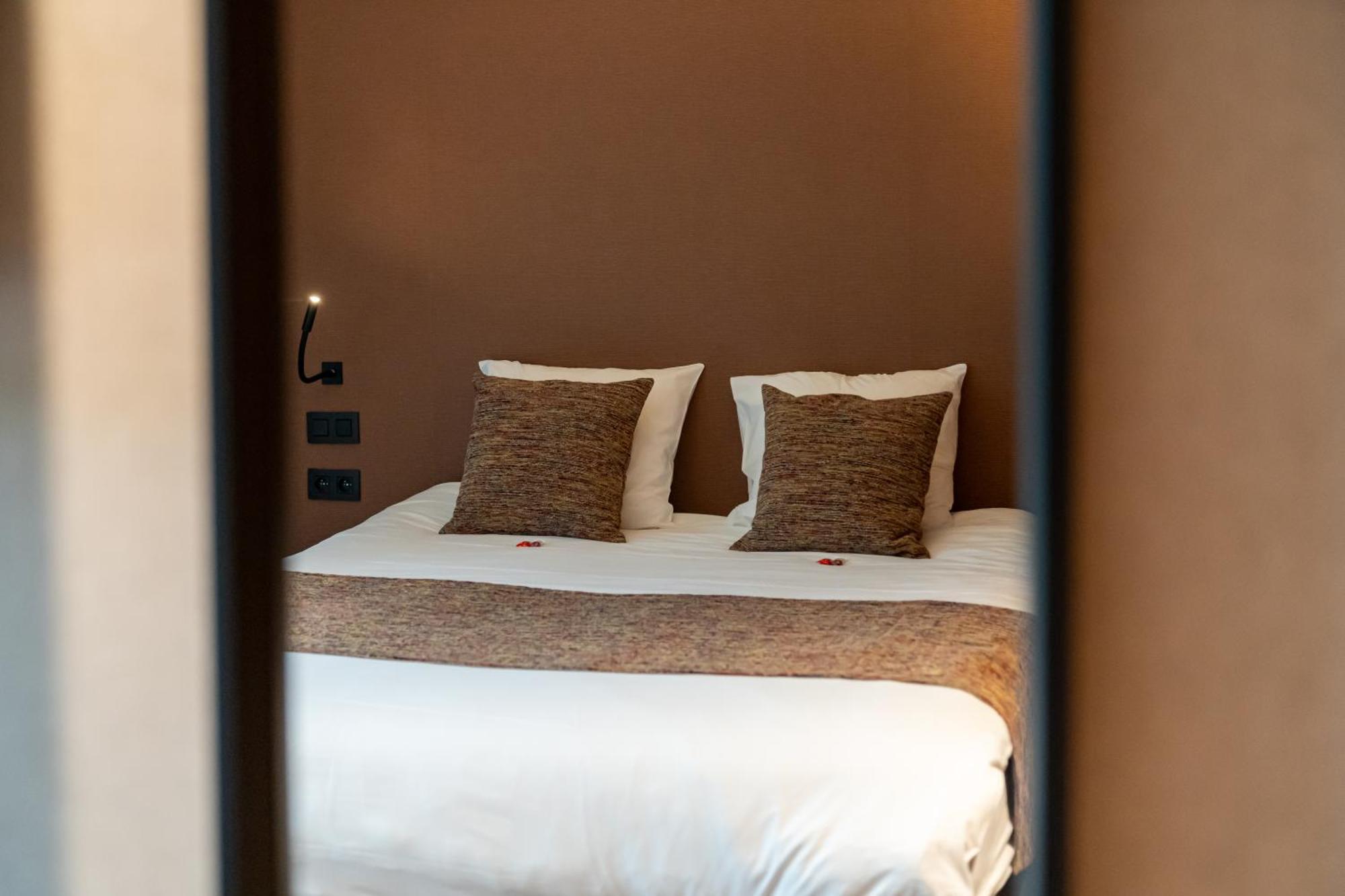 Aux Etangs - Hotel Battice Eksteriør billede
