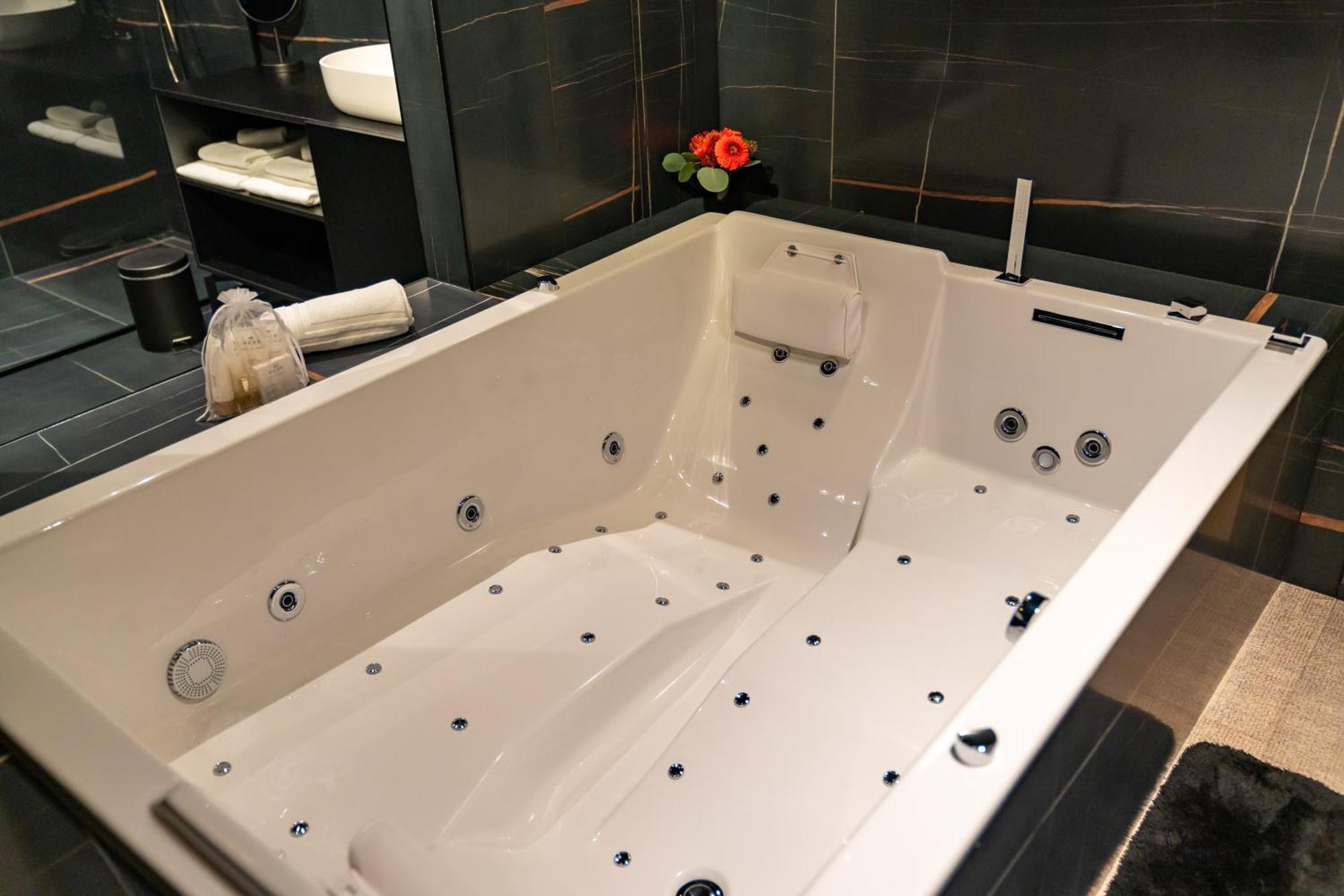 Aux Etangs - Hotel Battice Eksteriør billede